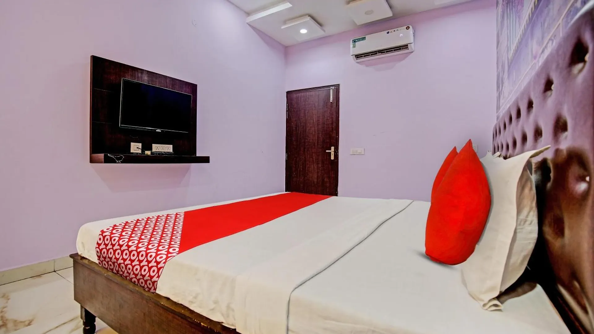 Hotel O Jj Crown Zirakpur 4*,  India